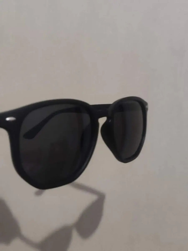 Óculos de sol quadrados masculinos em acetato elegante e protetor UV. Tendência moderna e estilo sofisticado - transporte rápido